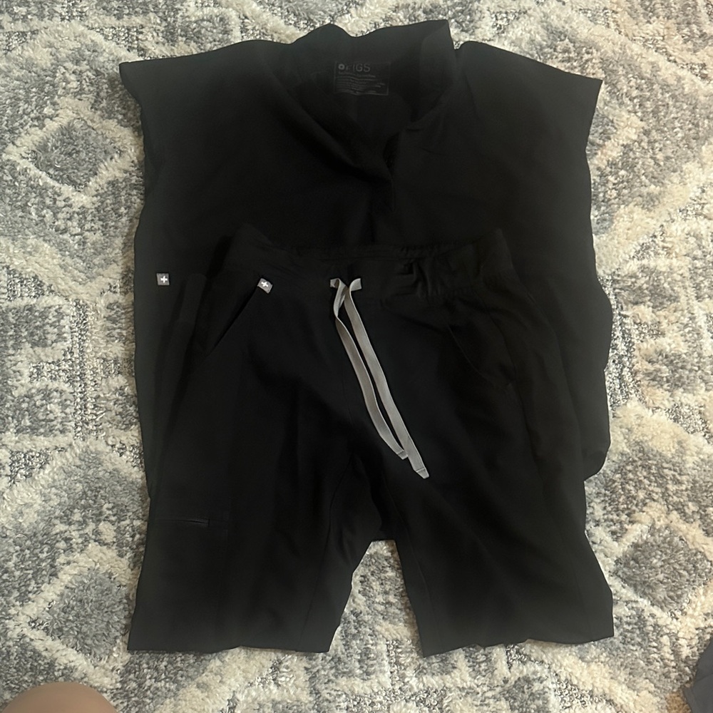 Figs Black tops and jogger pants XXS petite